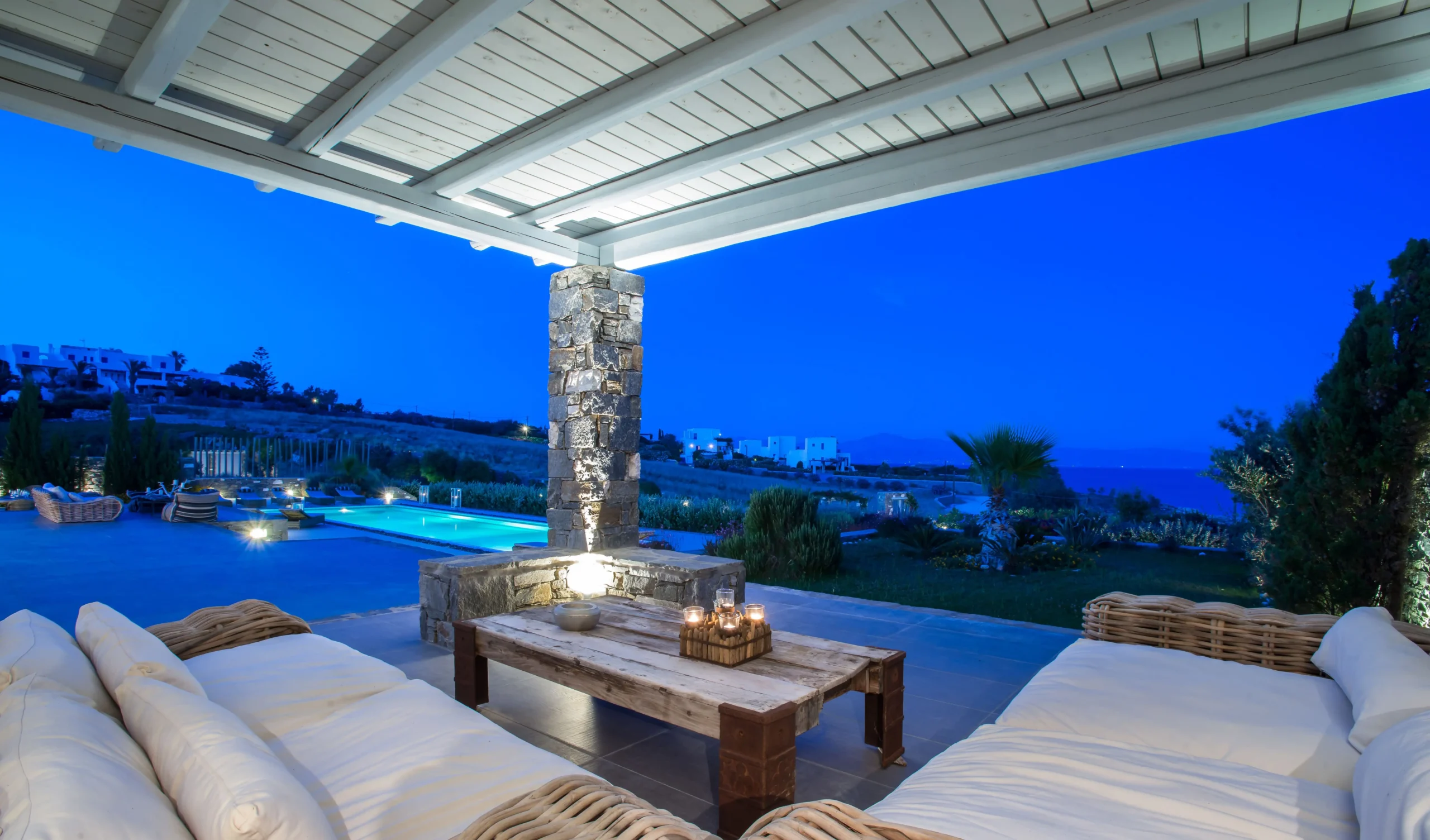 Luxury Villa · photograph 2